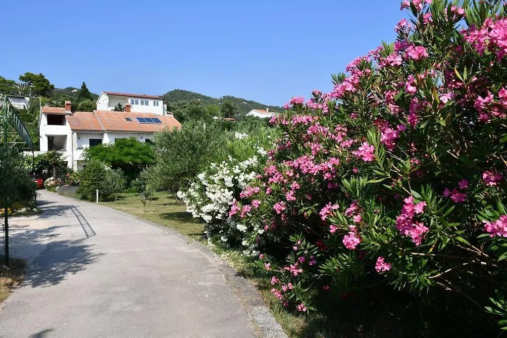 Apartmani Zdenka 0*, Rab Town